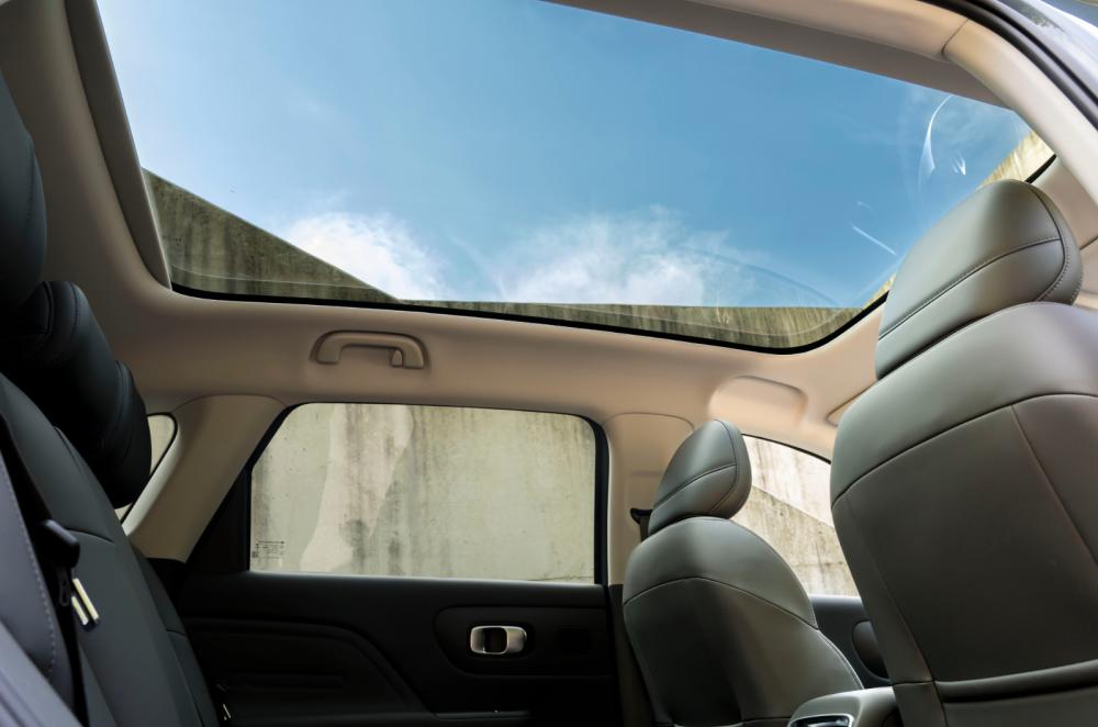 Leapmotor B10 sunroof detail