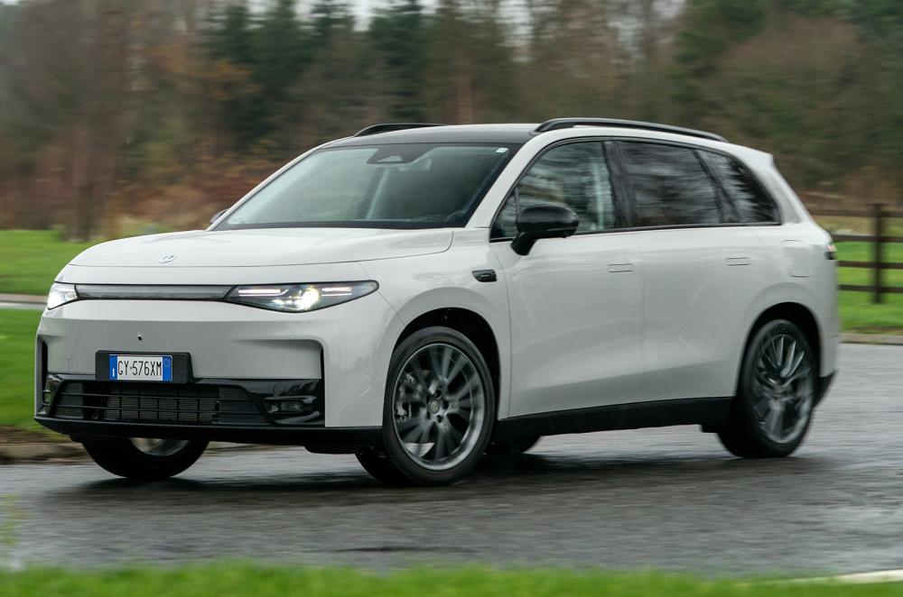 Leapmotor C10 REEV front cornering