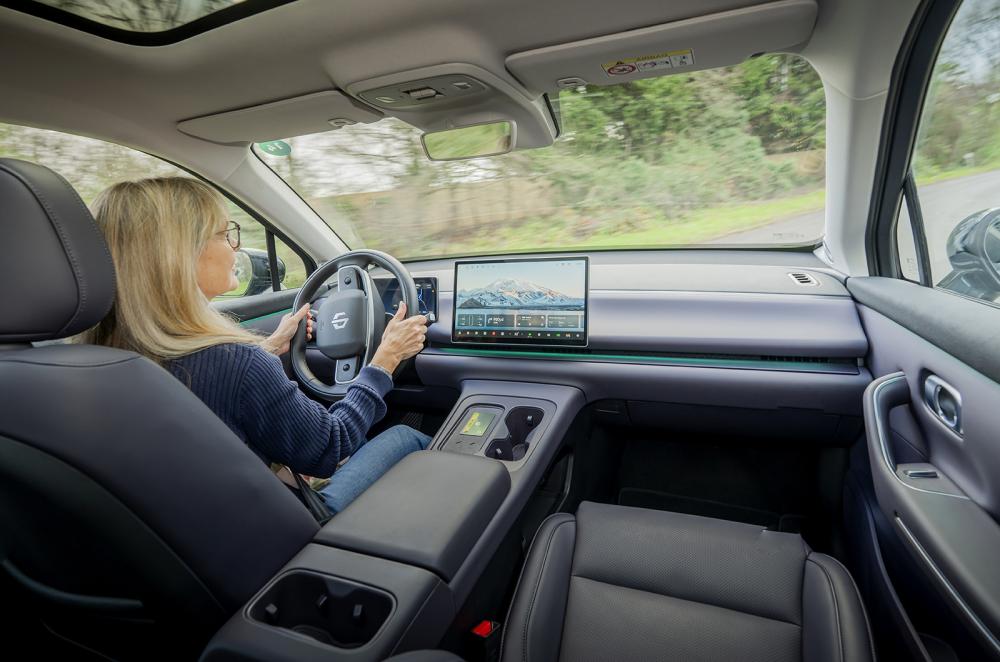 Claire Evans driving the Leapmotor C10 REEV