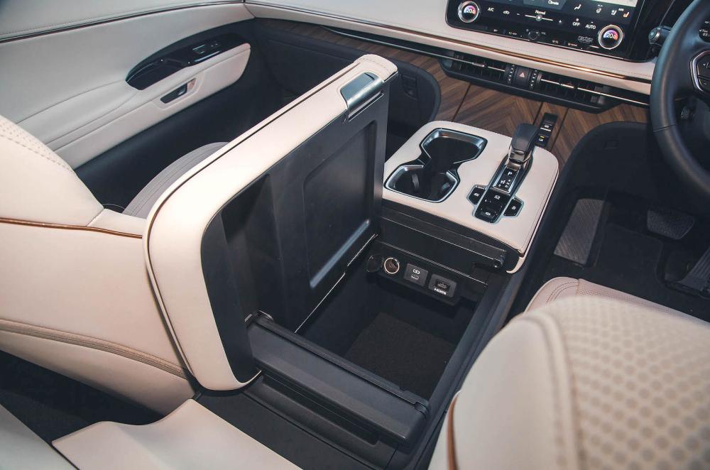 Lexus LM interior detail