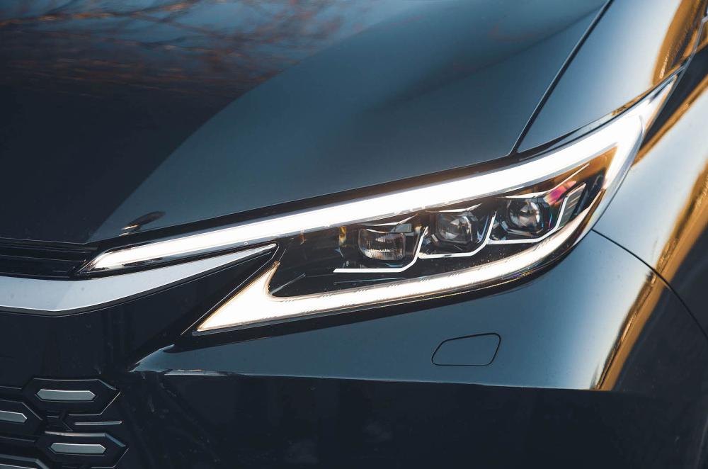 Lexus LM headlights