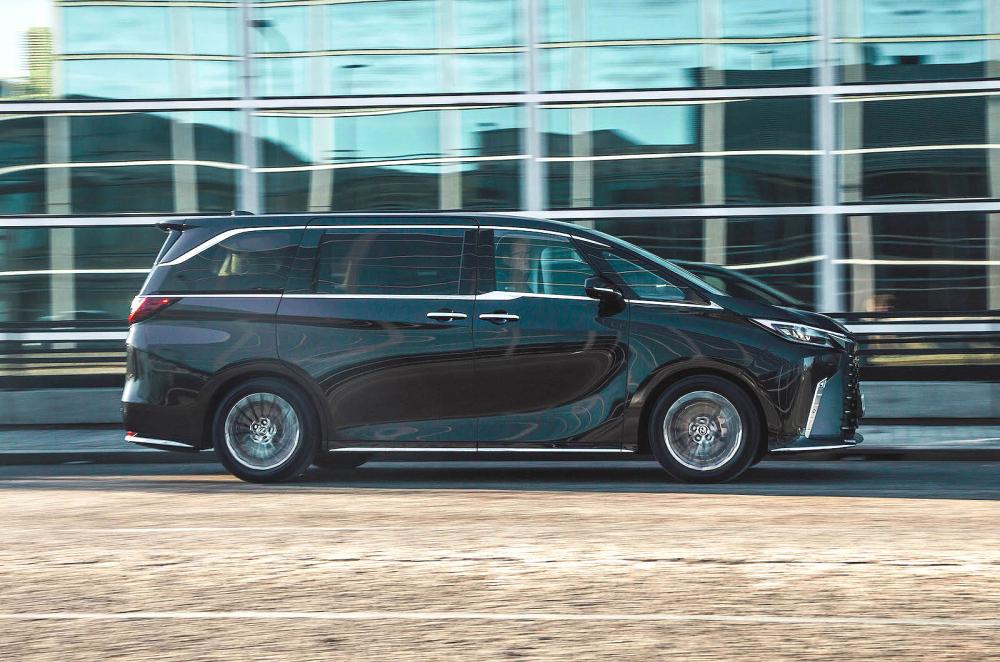 Lexus LM right driving