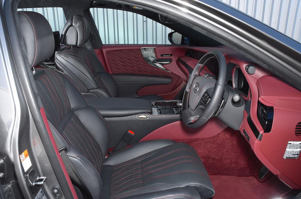 Lexus LS interior front seats