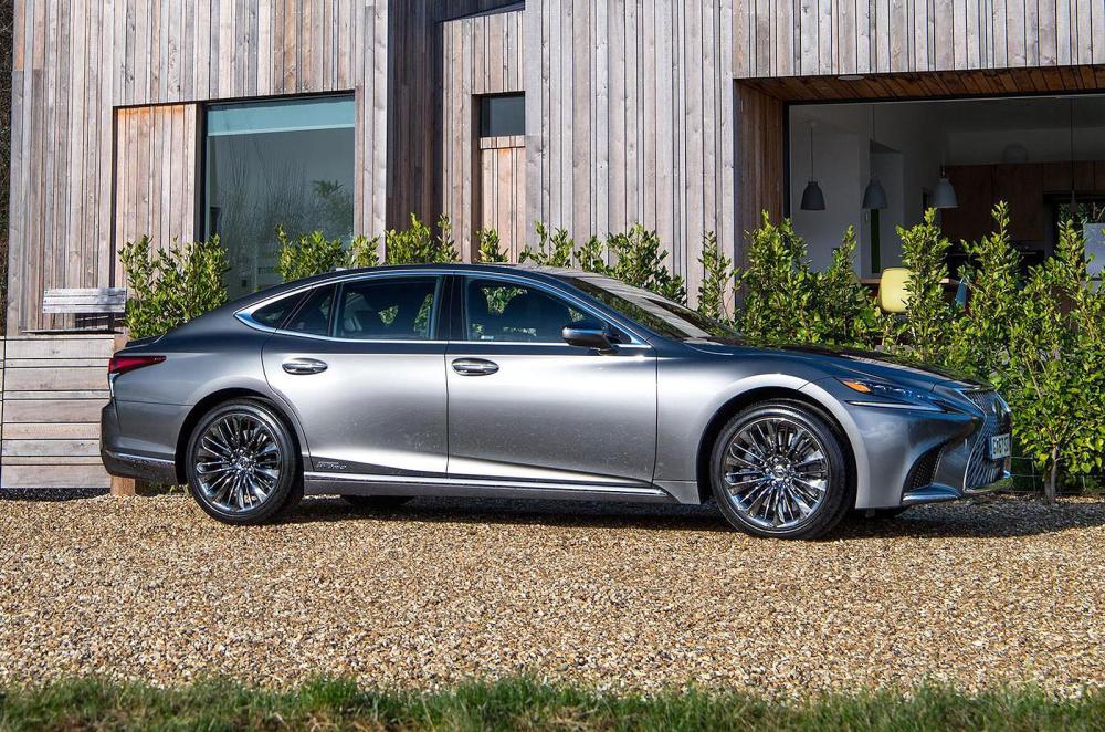 Lexus LS right static