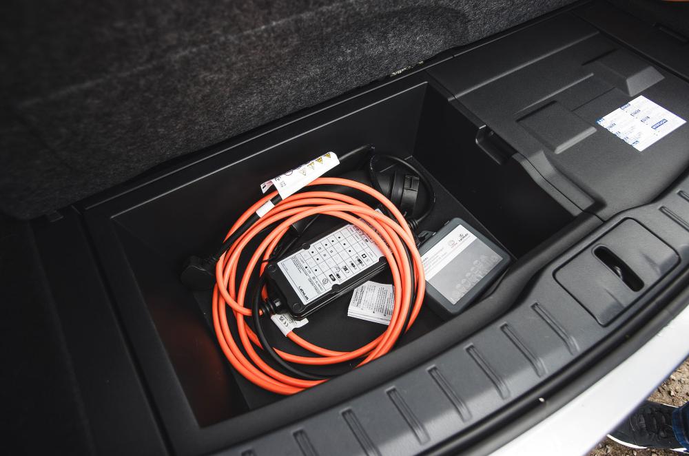 Lexus RX underfloor boot storage