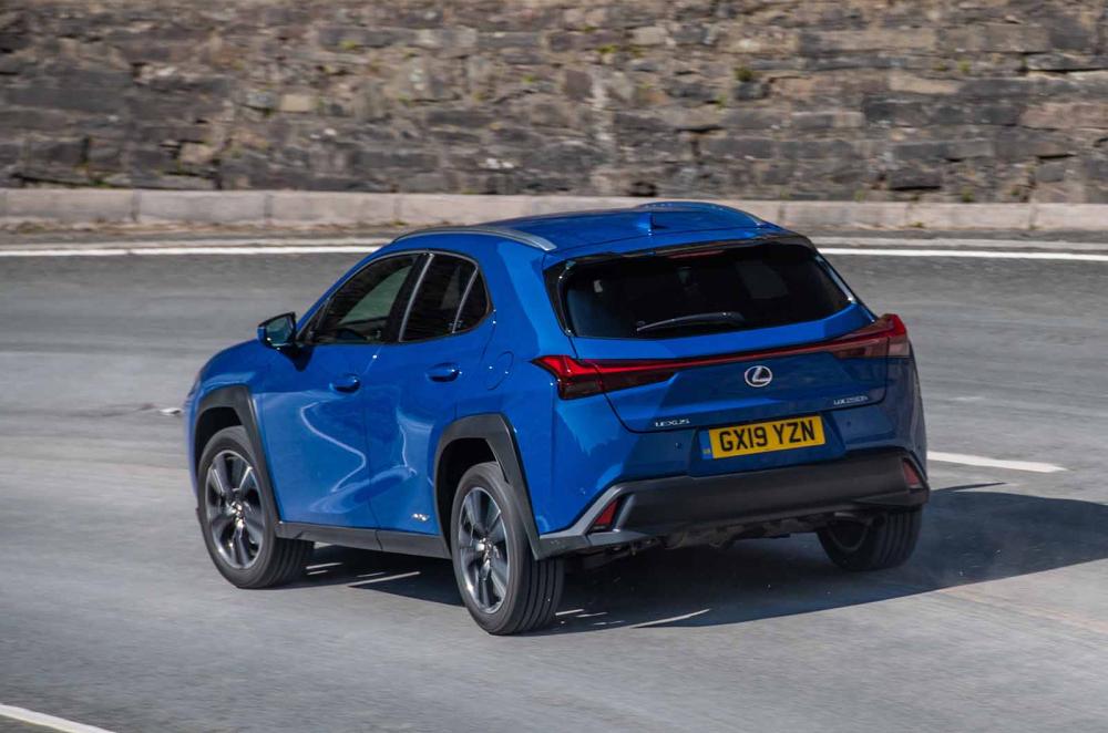 Lexus UX 2019 rear left panning shot