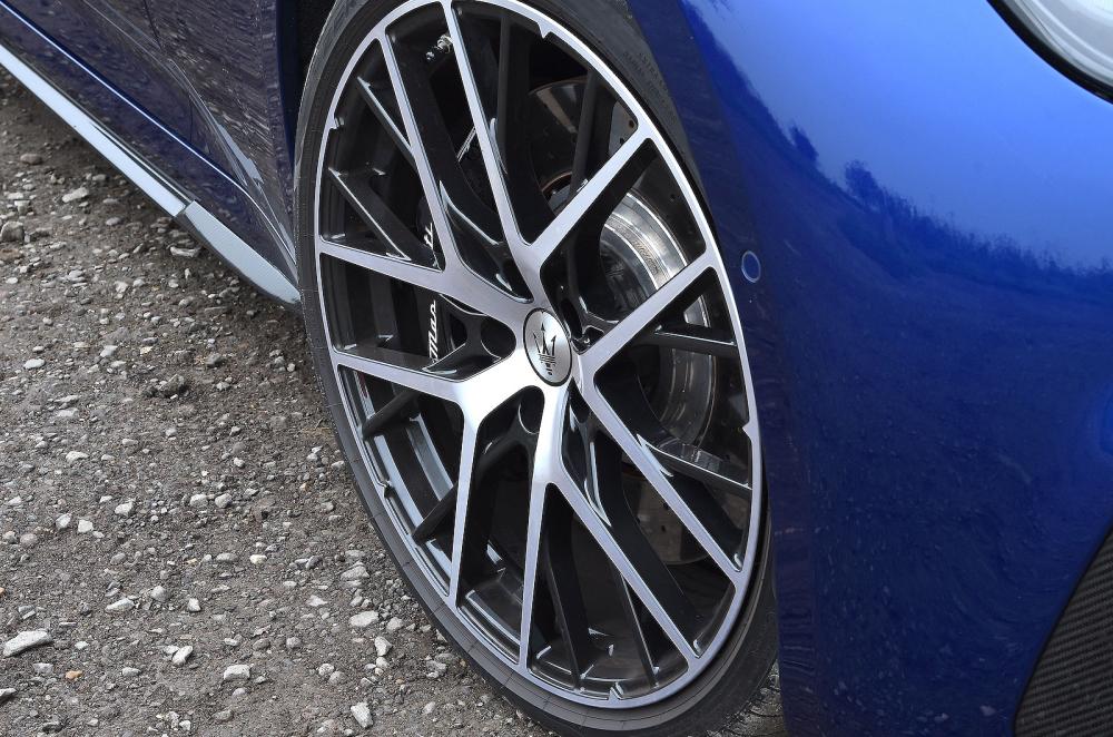 Maserati GranCabrio alloy wheel