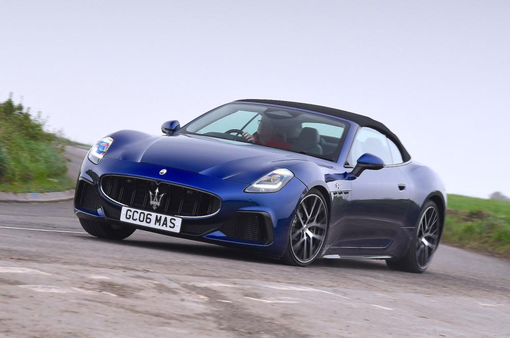 Maserati GranCabrio front cornering