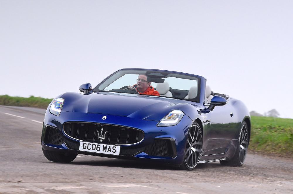 Maserati GranCabrio front cornering