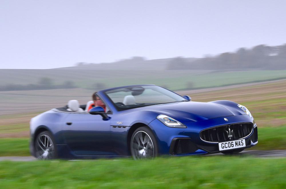 Maserati GranCabrio front right driving