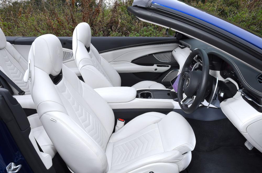 Maserati GranCabrio front seats