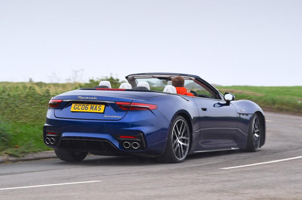 Maserati GranCabrio rear cornering