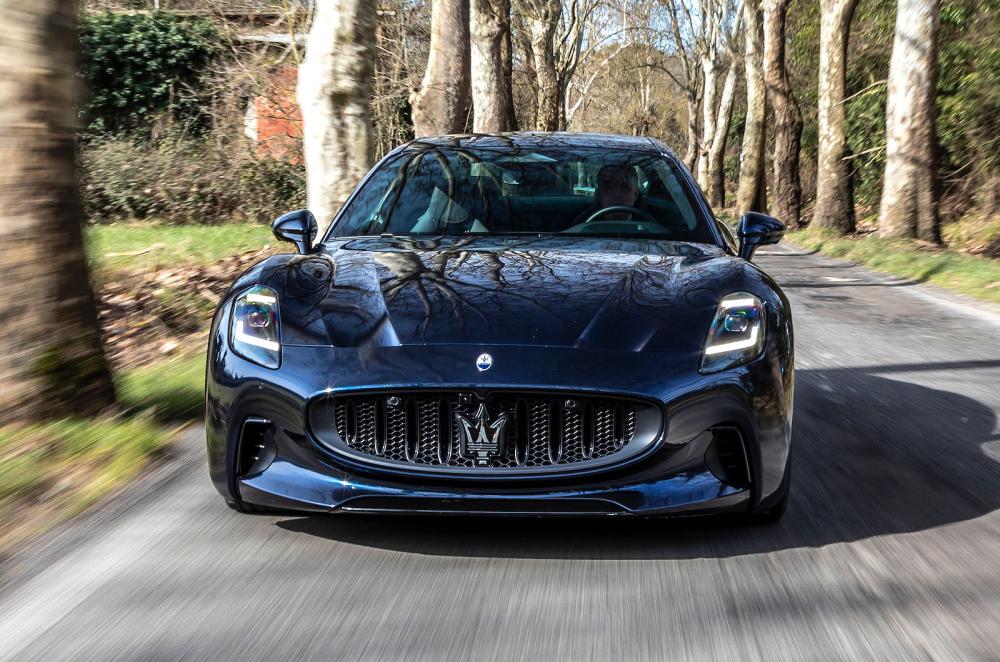 Maserati GranTurismo Folgore front driving