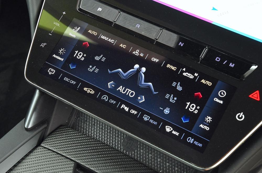 Maserati GranTurismo Trofeo air-con controls