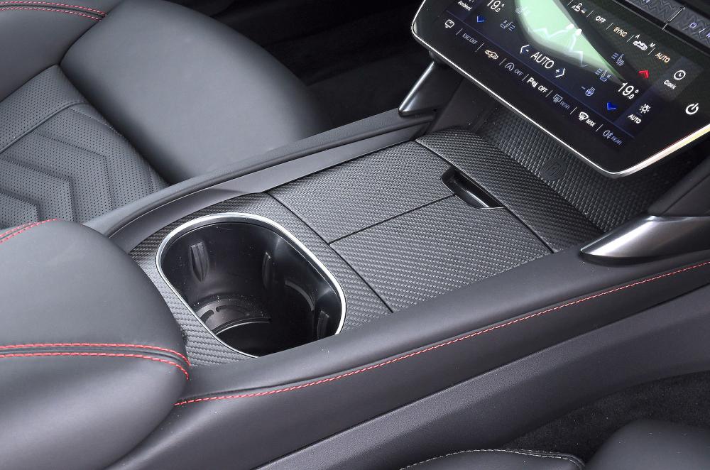 Maserati GranTurismo Trofeo interior detail