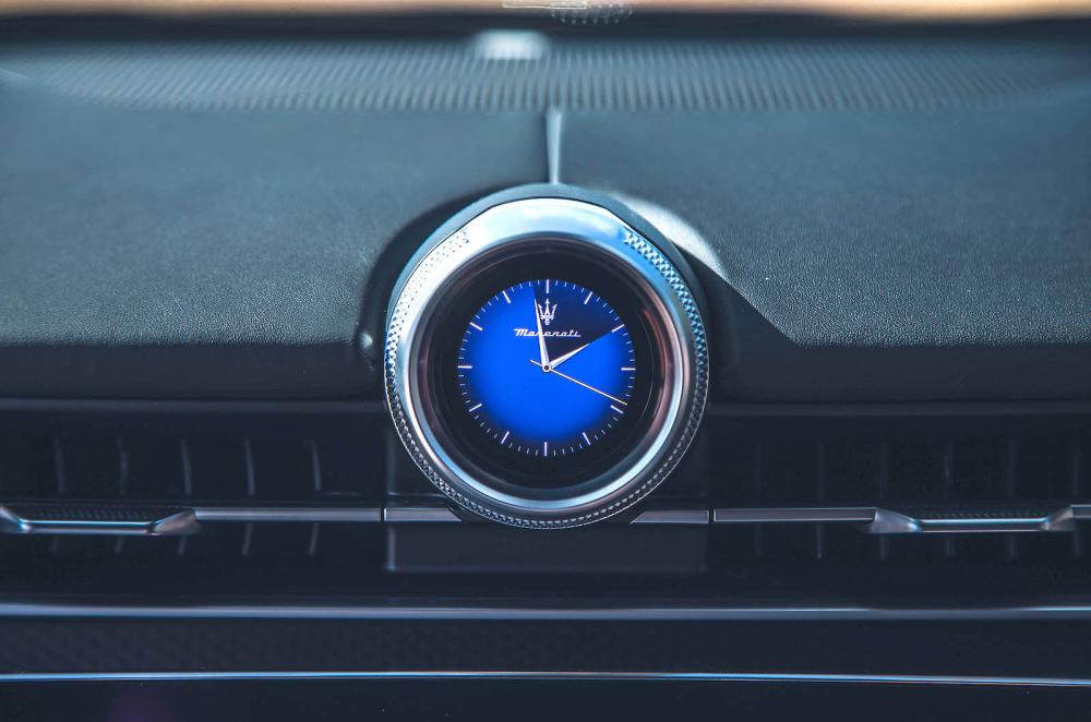 Maserati Grecale Trofeo dashboard clock