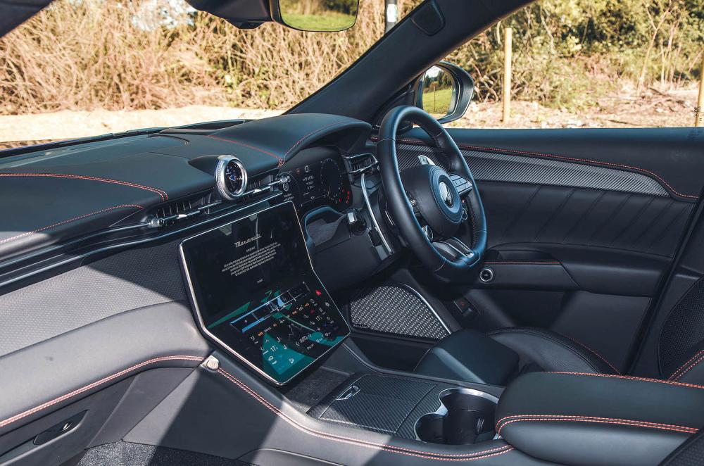 Maserati Grecale Trofeo front interior