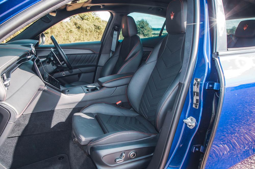 Maserati Grecale Trofeo front seats