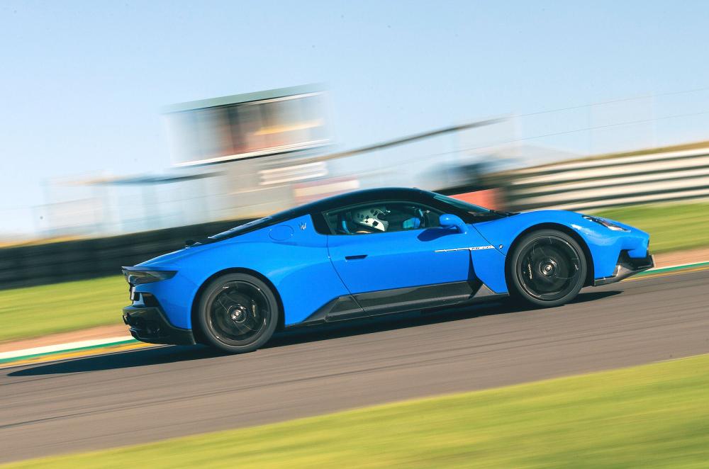 Maserati MC20 right driving