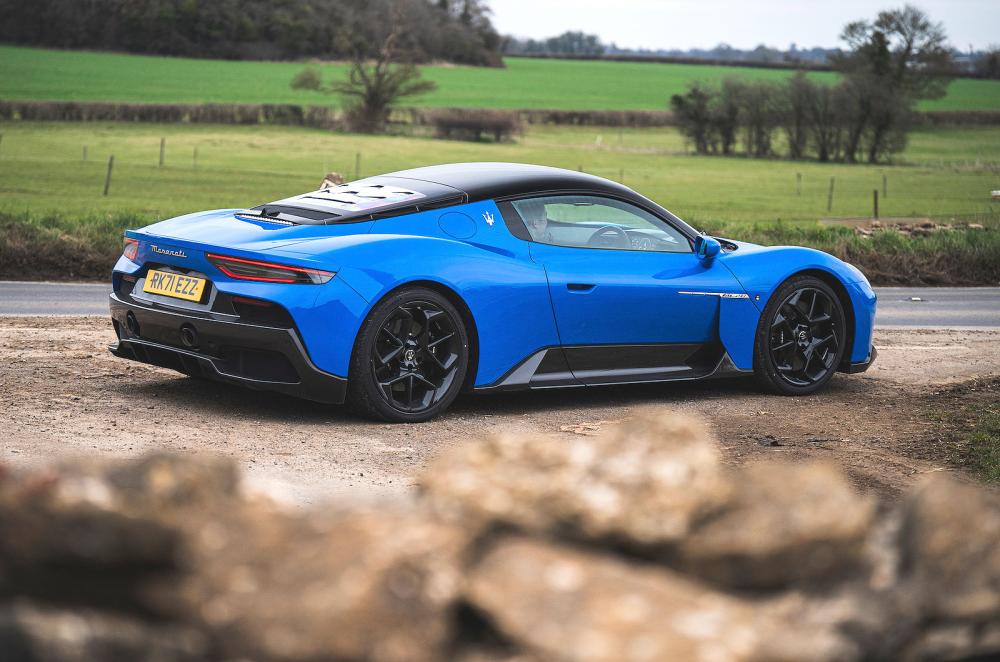 Blue Maserati MC20 right static