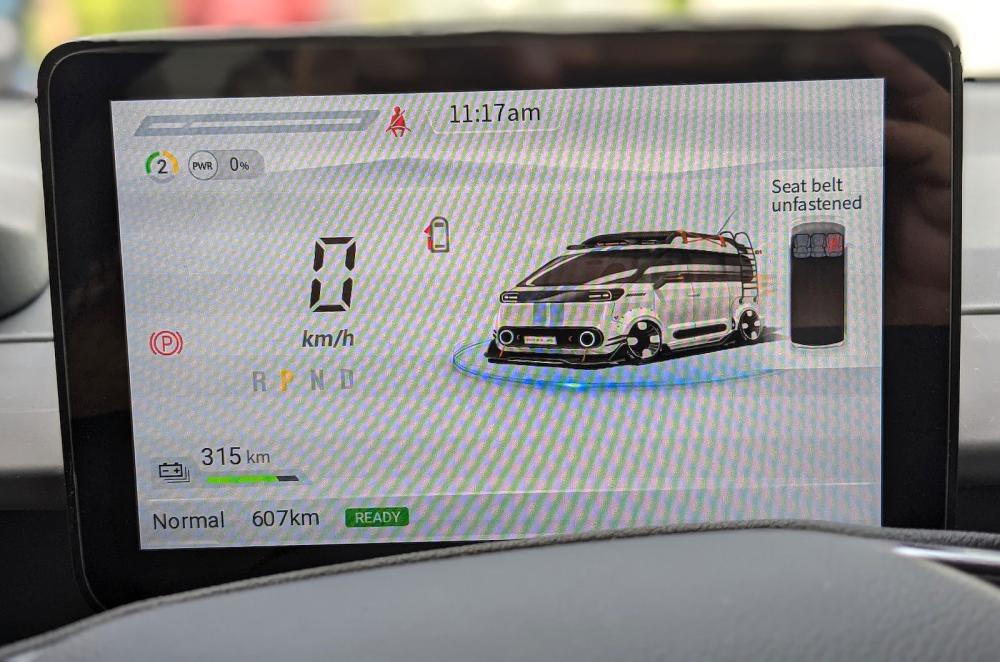 Maxus eDeliver 5 infotainment touchscreen