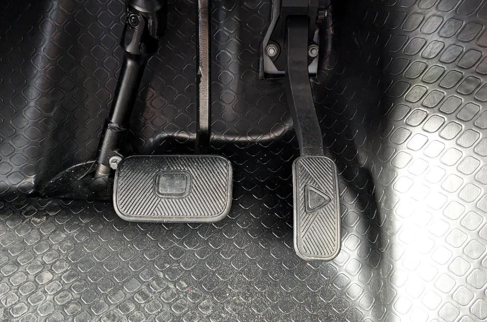 Maxus eDeliver 5 pedals