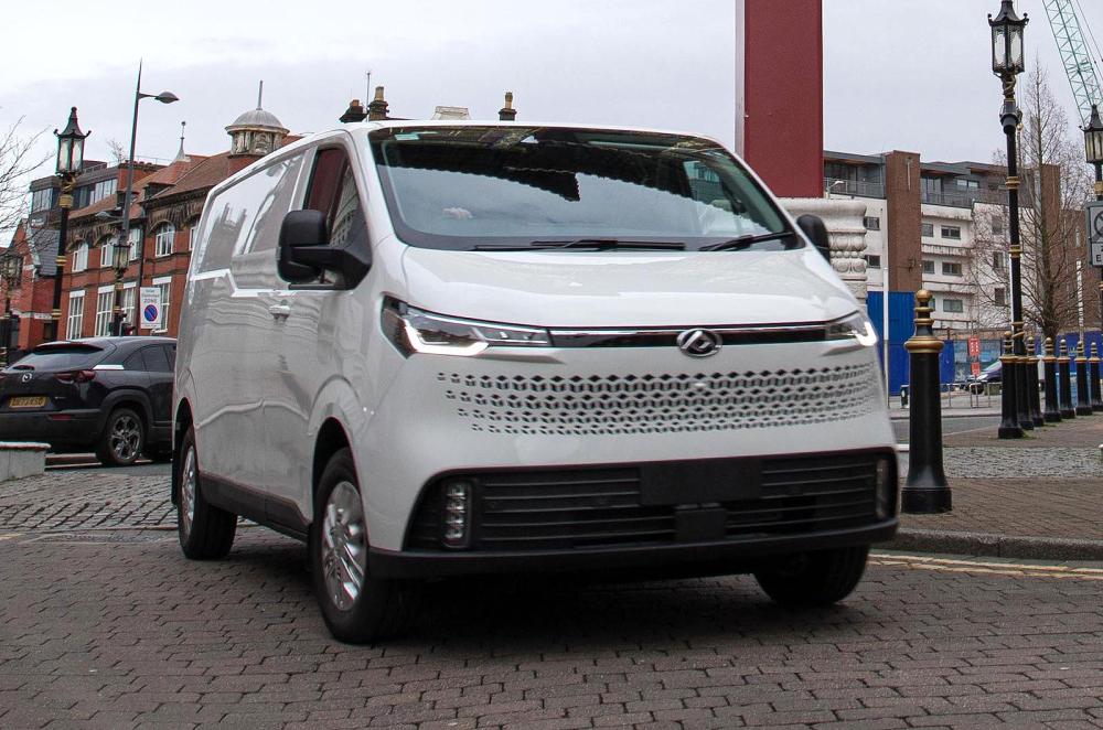 Maxus eDeliver 7 front cornering