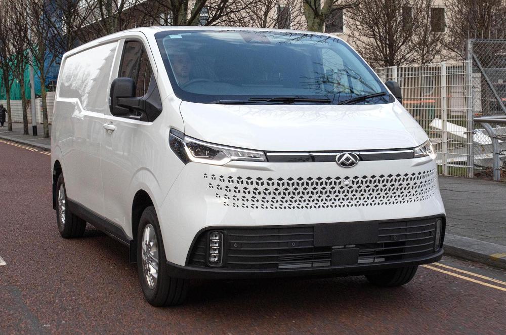 Maxus eDeliver 7 front right driving