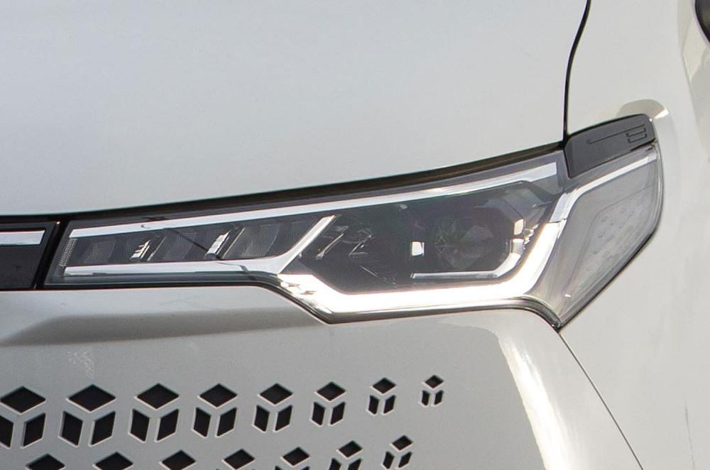 Maxus eDeliver 7 headlights detail