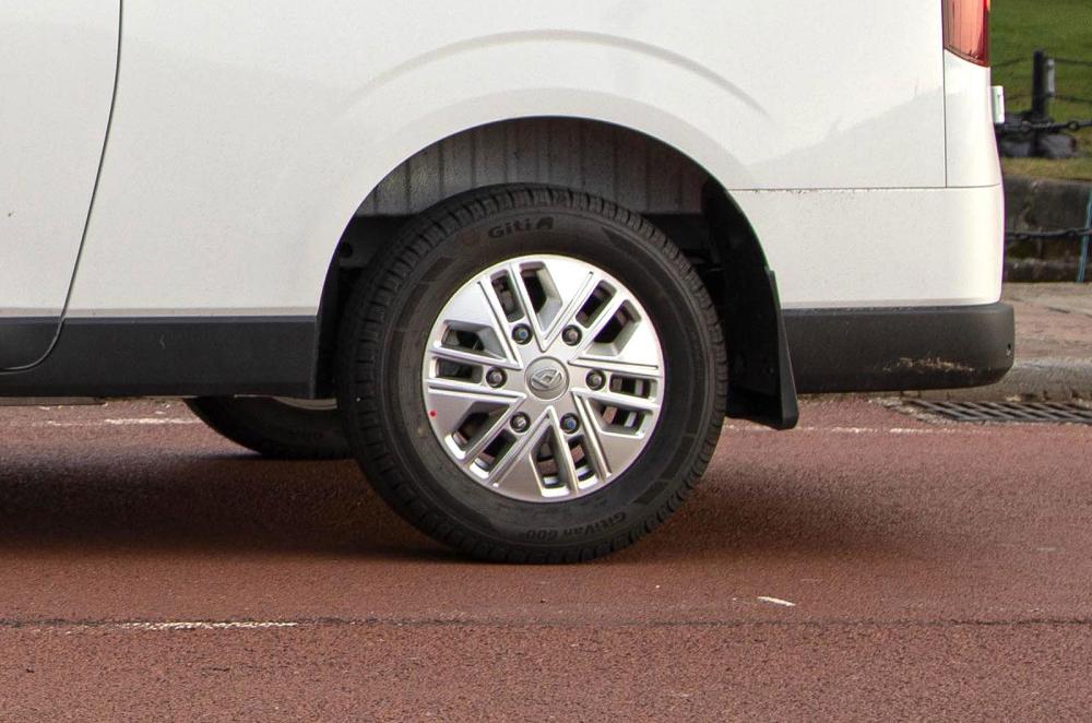 Maxus eDeliver 7 wheel detail