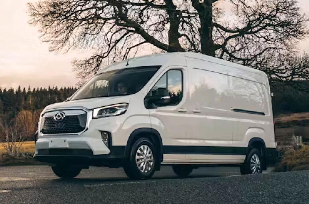 Maxus eDeliver 9 left driving