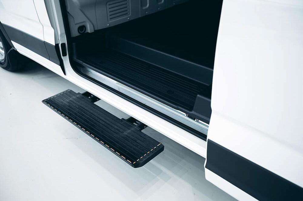 Maxus eDeliver 9 load bay step