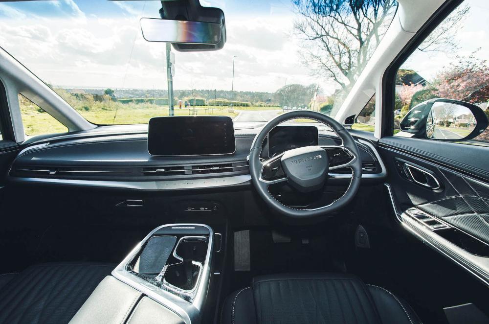 Maxus Mifa 9 dashboard