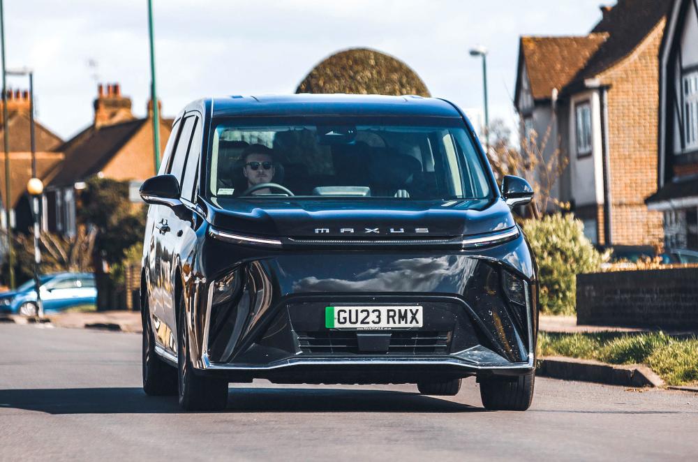 Maxus Mifa 9 front driving