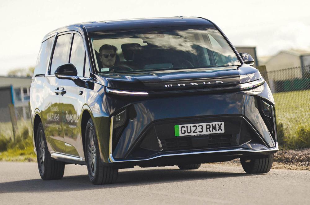 Maxus Mifa 9 front right driving