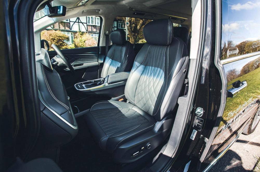 Maxus Mifa 9 front seats