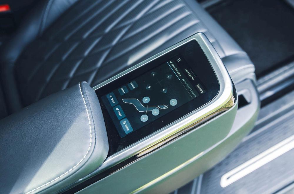 Maxus Mifa 9 passenger seat controls