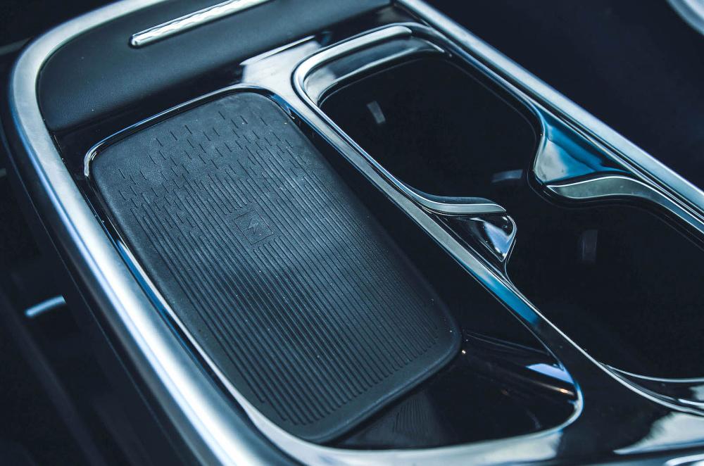 Maxus Mifa 9 phone charging pad