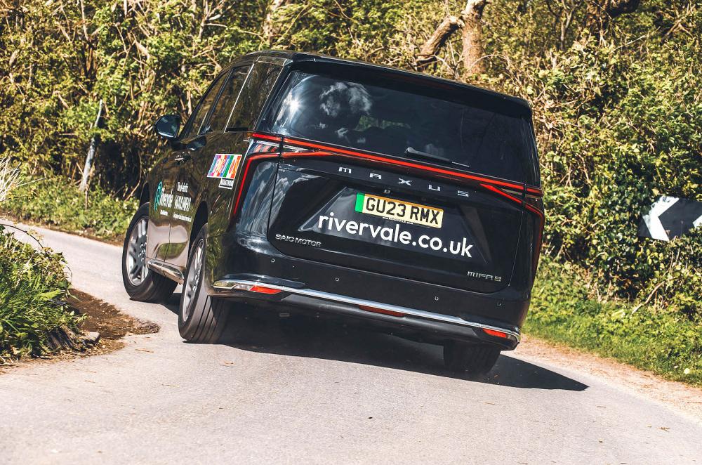 Maxus Mifa 9 rear cornering