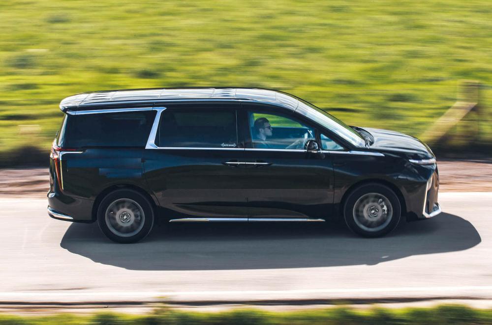 Maxus Mifa 9 right driving