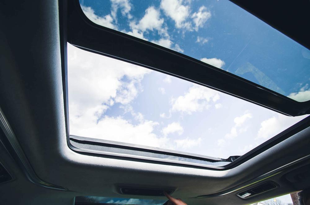 Maxus Mifa 9 sunroof