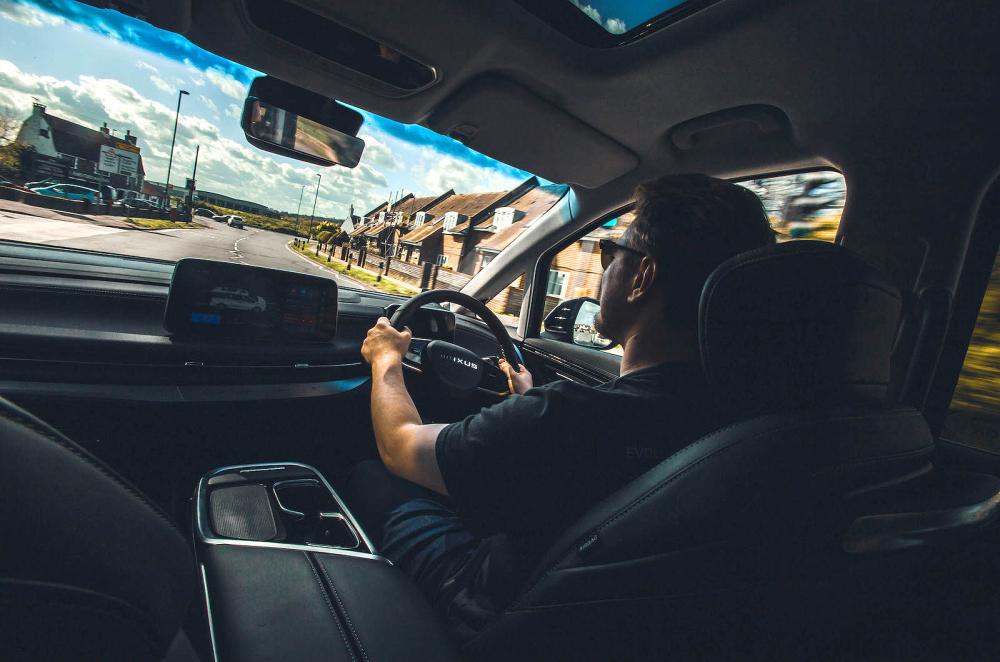 Maxus Mifa 9 test drive