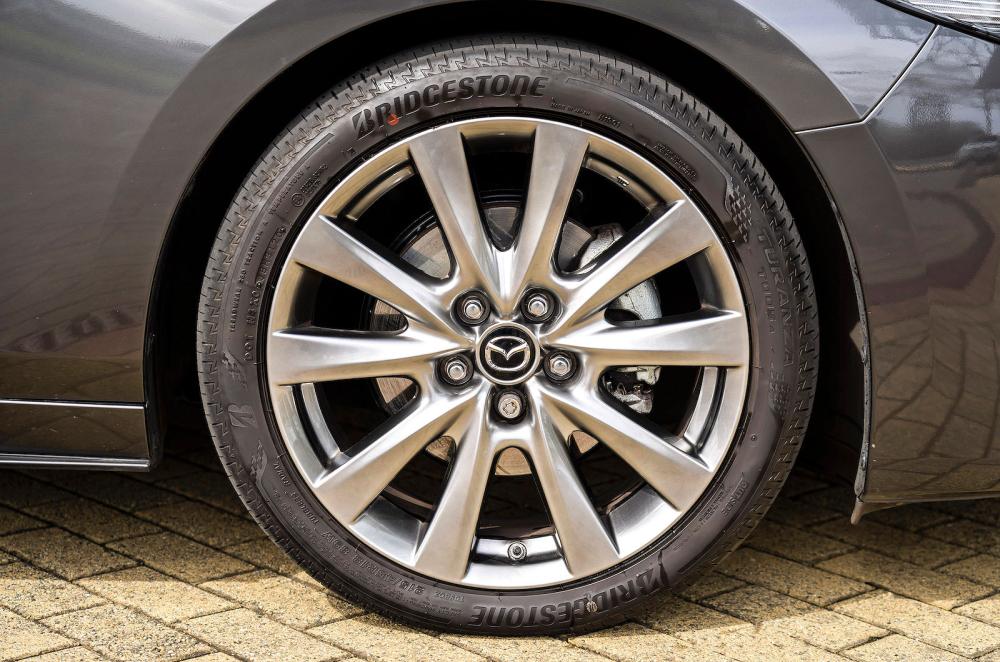 Mazda 3 Saloon alloy wheel