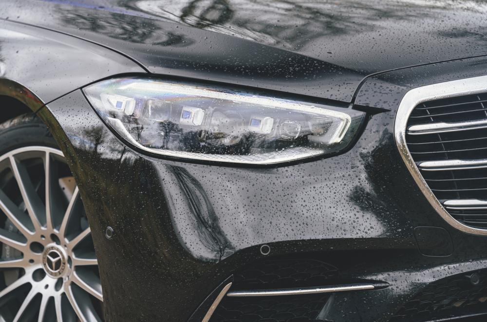 Mercedes-Benz S-Class 2022 headlight detail