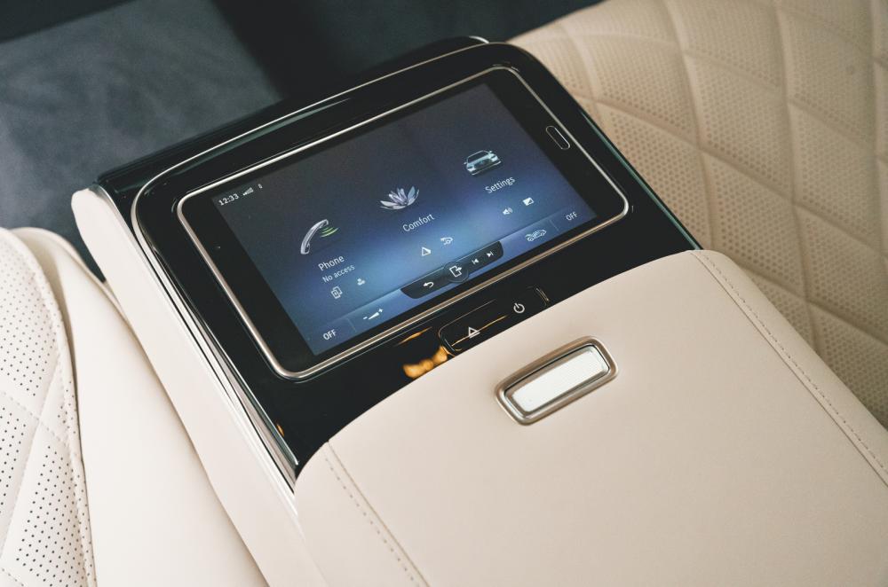 Mercedes-Benz S-Class 2022 interior detail