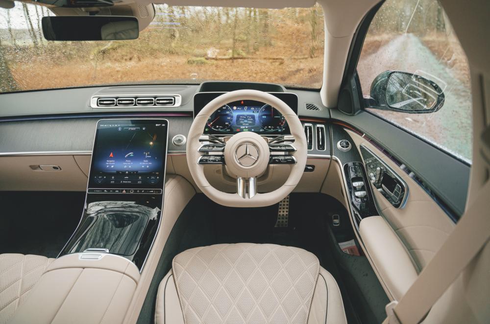 Mercedes-Benz S-Class 2022 interior front seats