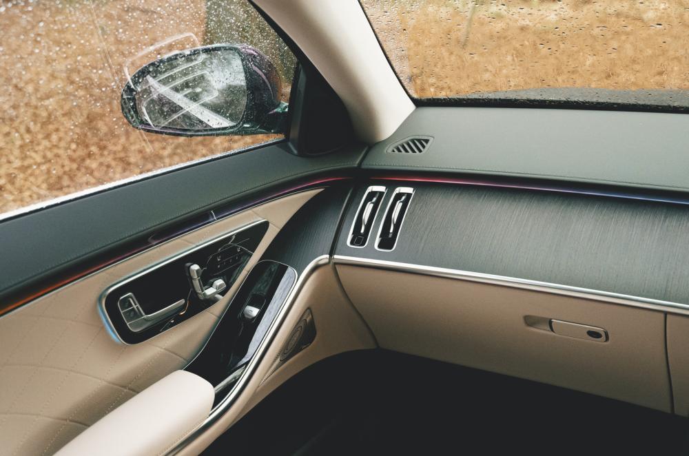 Mercedes-Benz S-Class 2022 interior detail