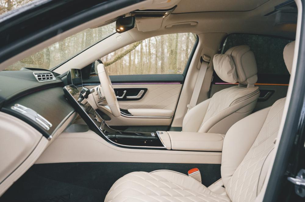 Mercedes-Benz S-Class 2022 interior front seats