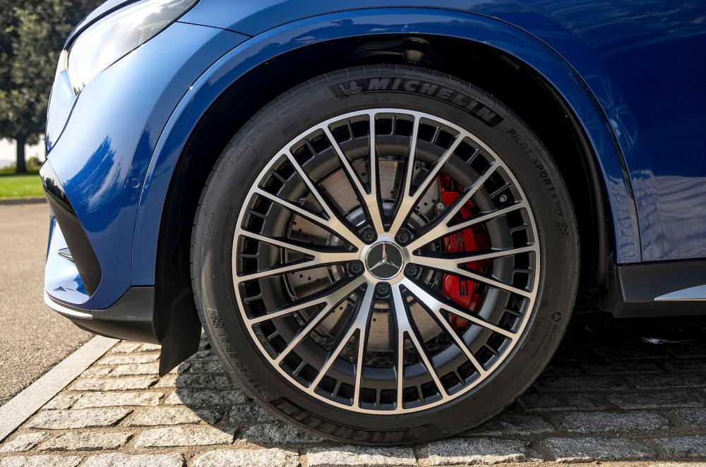 Mercedes-AMG GLC 63 S alloy wheel detail