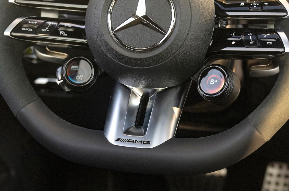Mercedes-AMG GLC 63 S interior steering wheel detail